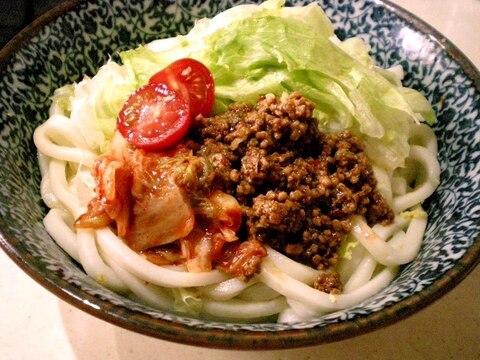 キムチと肉みそのぶっかけ混ぜうどん